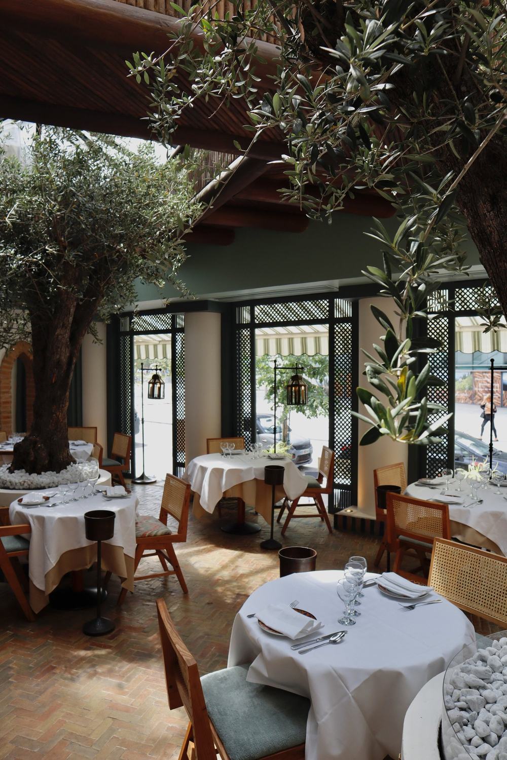 Set tables and bamboo shutters